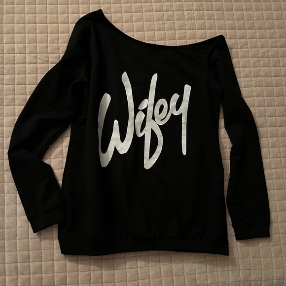 Like New! Wifey top - Picture 6 of 7